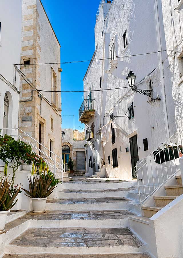 ostuni-piazza-centro-storico