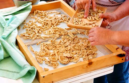 Orecchiette-workshop-with-Dora-experience-halcyon-collection-puglia-2